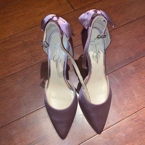 Pointed toe lilac pumps